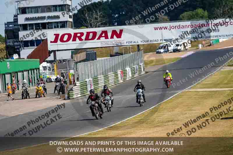 Vintage motorcycle club;eventdigitalimages;mallory park;mallory park trackday photographs;no limits trackdays;peter wileman photography;trackday digital images;trackday photos;vmcc festival 1000 bikes photographs